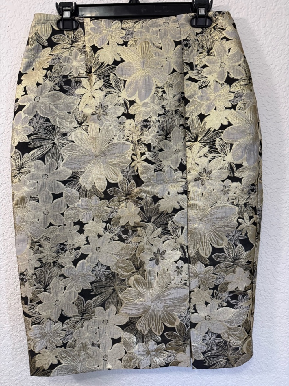 Lulu's Metallic Gold Floral Pencil Skirt | Evening Glam | Size Medium - Picture 12 of 13